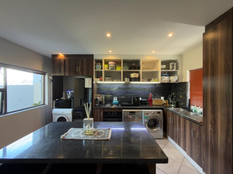 3 Bedroom Property for Sale in Gateway Manor North West